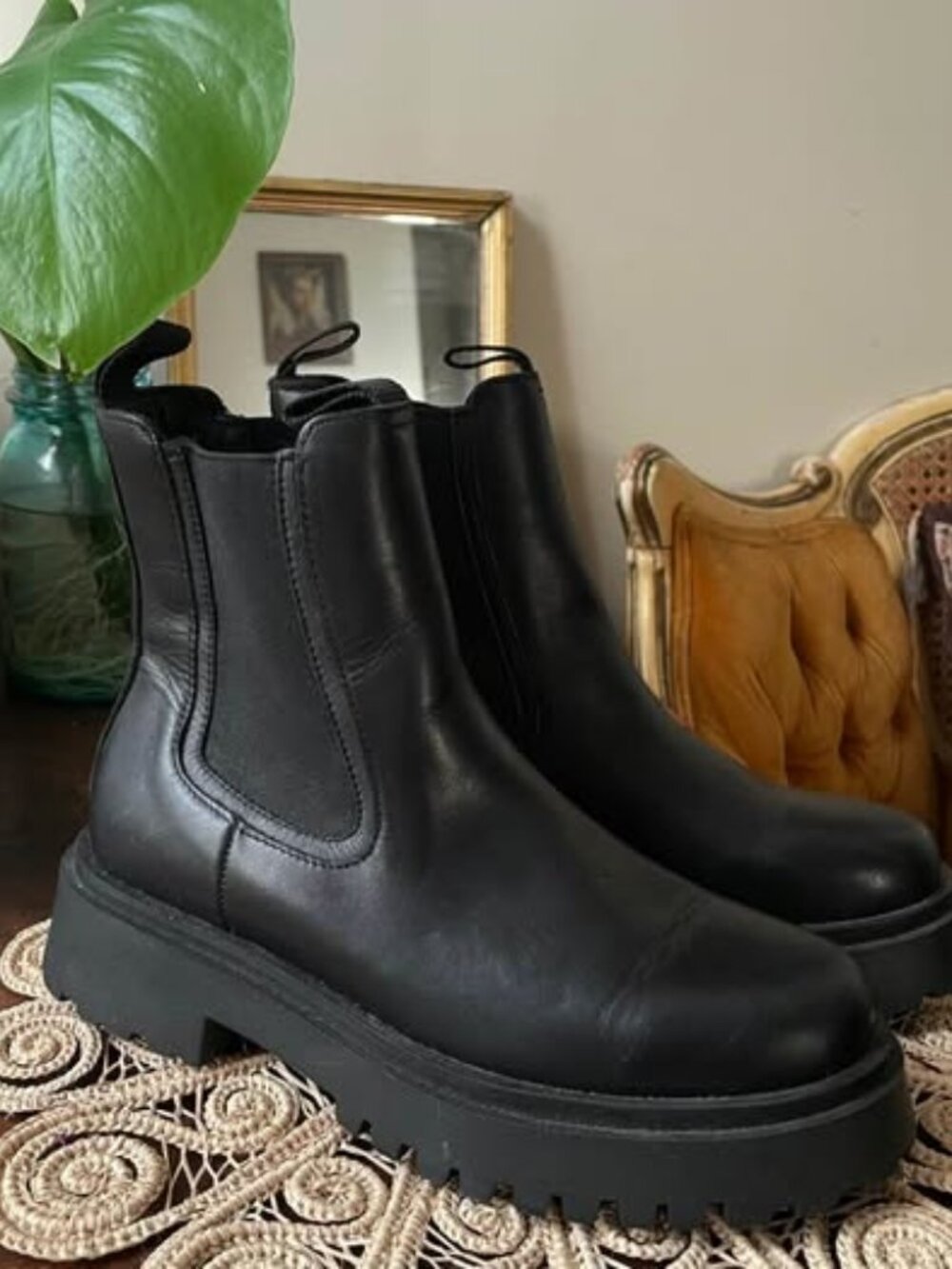 Thursday Boots Women’s Chelsea boot 7.5